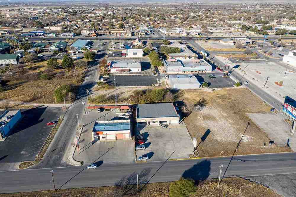 Retail Free Standing: 2104 N Bedell Ave, Del Rio, TX 78840